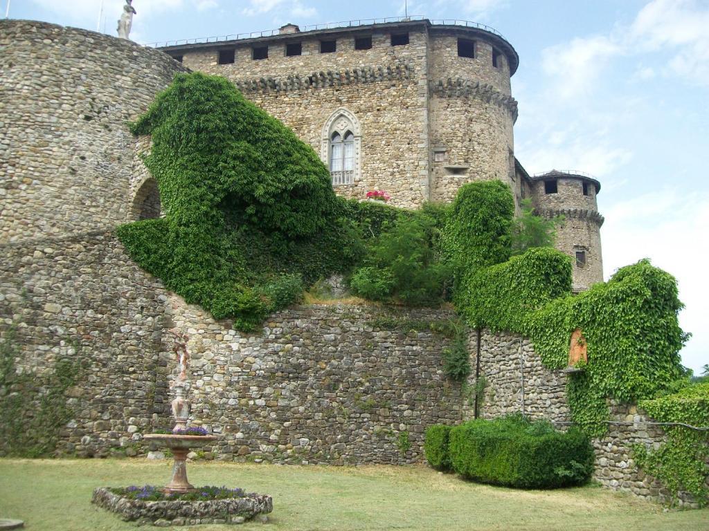 Castello Di Compiano Hotel Relais Museum Екстер'єр фото